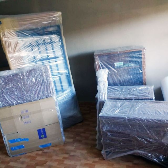 Transportes de Sande varios muebles envueltos 
