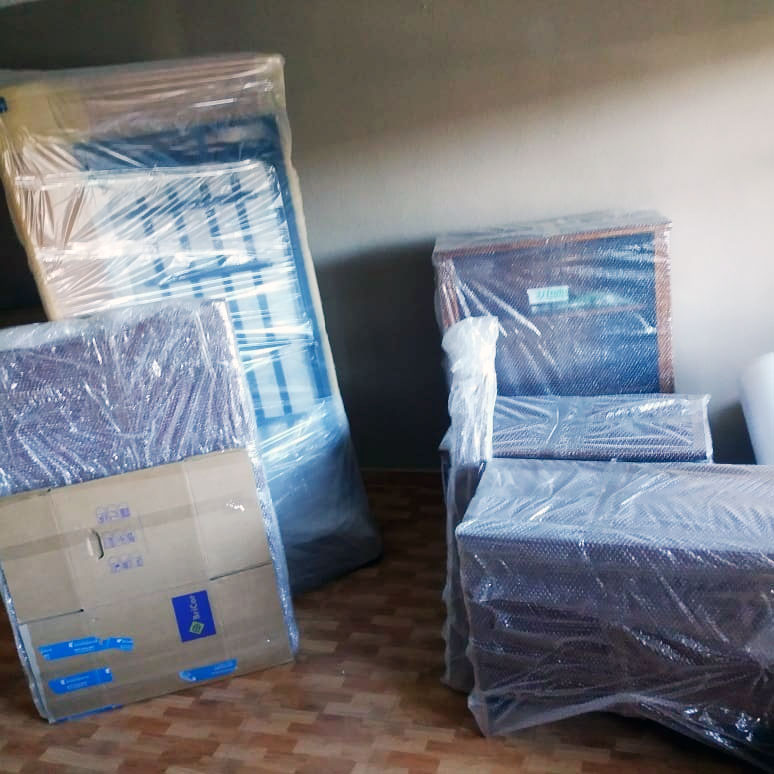 Transportes de Sande varios muebles envueltos 